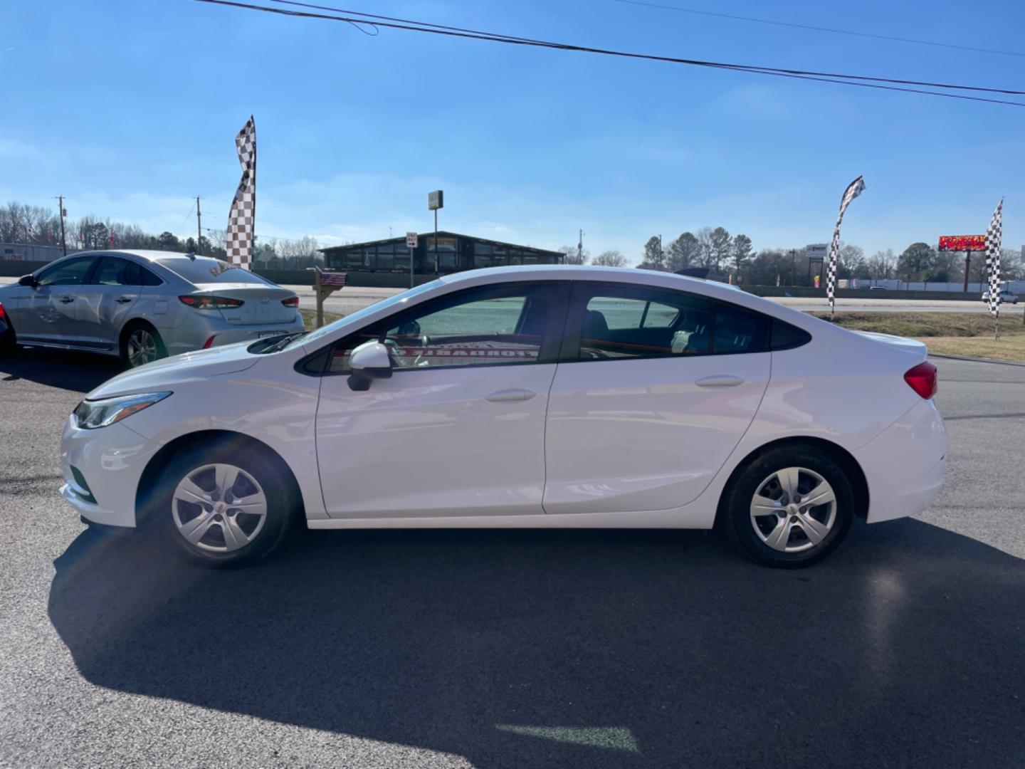 2017 White Chevrolet Cruze (1G1BC5SM0H7) with an 4-Cyl, Turbo, 1.4 Liter engine, Automatic, 6-Spd transmission, located at 8008 Warden Rd, Sherwood, AR, 72120, (501) 801-6100, 34.830078, -92.186684 - Photo#4